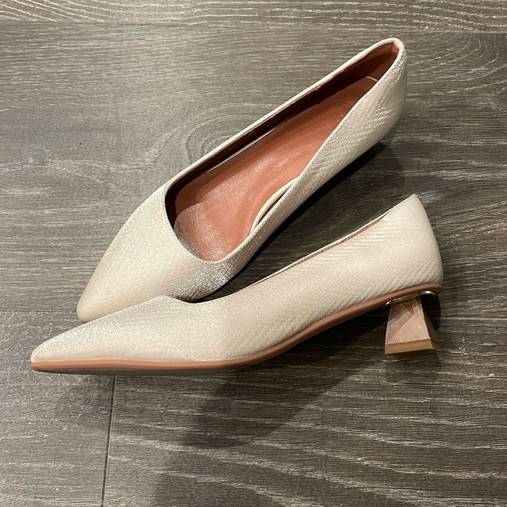 Bridge shoes. Only wore once. Size 7 USA, 235cm. Low heel.